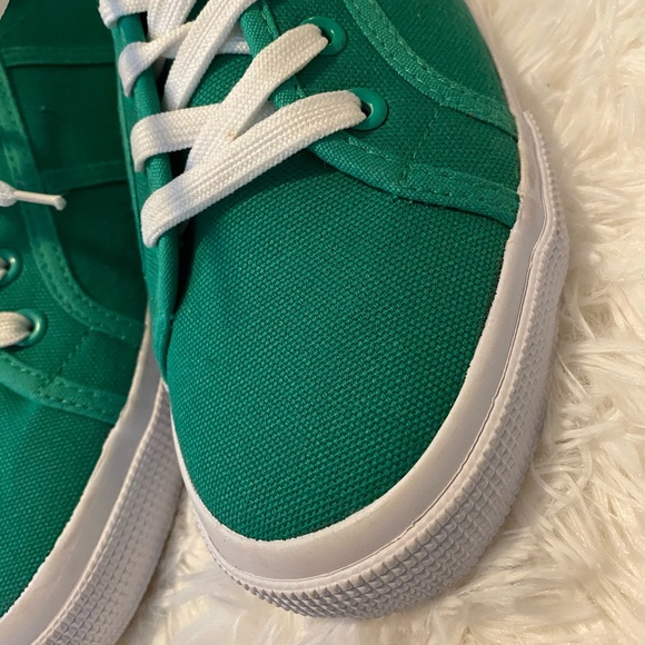 Brand New Cute Sneakers By BEVERLY HILLS POLO CLUB - Box 51 - Picture 3 of 6